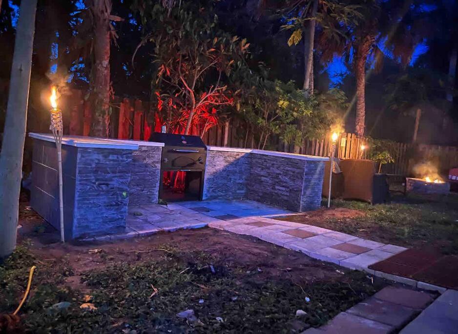 Poolside Cocoa Oasis W/ Tiki Bar! Villa Frontenac Ngoại thất bức ảnh